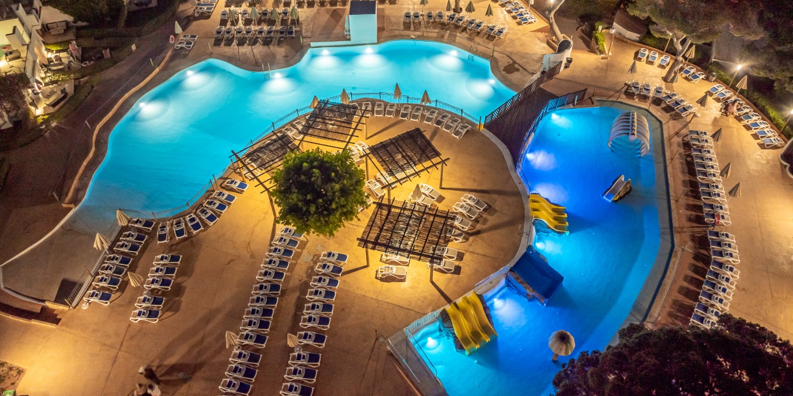 Cala D'or Hotel Club Es Talaial de noche Vista aérea nocturna de la ubicación Es Talaial en Cal D'or