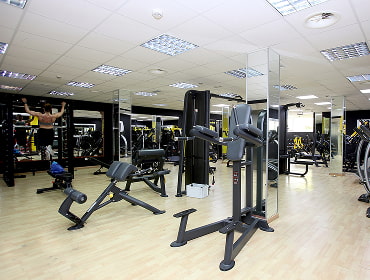 Gimnasio Gimnasio con máquinas