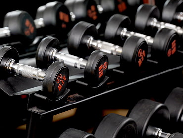 Banco de mancuernas Banco de mancuernas con diferentes pesos