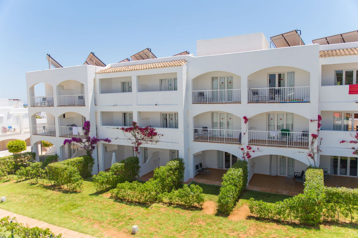 Fachada de uno de los módulos de habitaciones del hotel