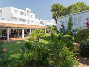 Gardens and terrace next to the restaurant area