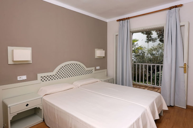 Two single beds together with access to the terrace 2