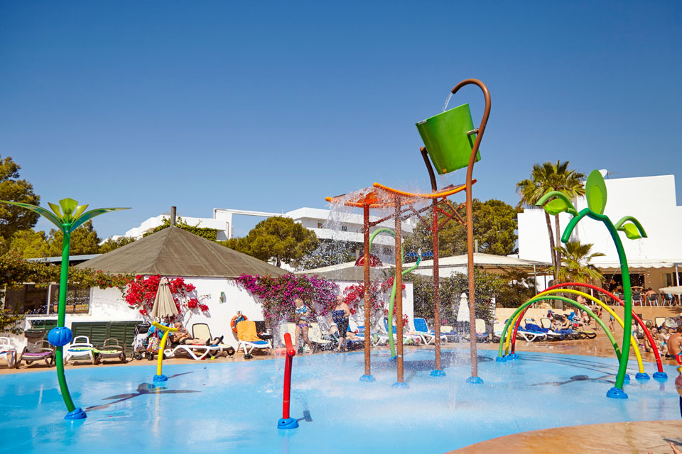 Cubos de agua y chorros de la zona splash